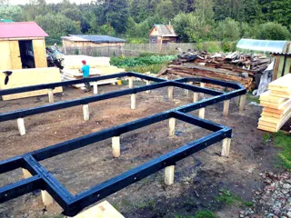 Haus nach individuellem Projekt, Siedlung Borisoglebskiy: Fundament und Grundrahmen