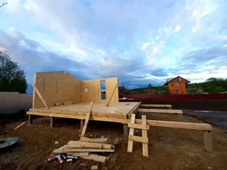 House based on the “Barnhouse 33” design, Novonikolskoe village: wall assembly