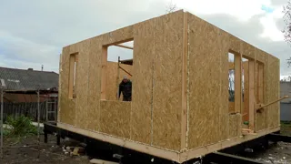 Haus nach Projekt „Solo“, Siedlung Vichuga: Wandmontage