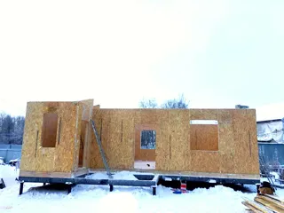 Haus nach Projekt „Amulet“, Dorf Agalatovo: Wandmontage