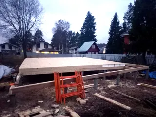 Haus 142 m², individuelles Projekt, Siedlung „Fontainebleau“: Boden aus SIP-Paneelen auf Höhe 0