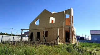 Haus nach individuellem Entwurf, Siedlung Sadovyy: Wandmontage