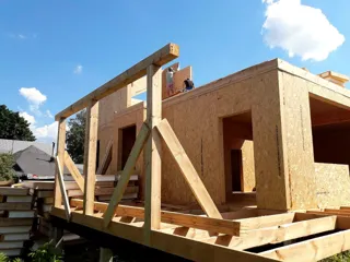 Haus nach Projekt „Tajna“, Krasnogorsk: Wandmontage