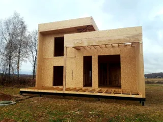Haus nach Projekt „Grafit“, Siedlung Lyubashino: Wandmontage