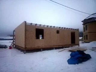 Özel projeye göre 104 m² ev, Kostroma bölgesi: duvar montajı