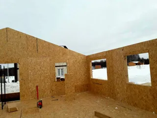 Haus nach individuellem Entwurf, Dorf Popovskaya: Wandmontage