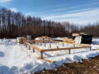 Haus nach Projekt „Mistika - S2.5“, Dorf Velisovo: Fundament und Grundrahmen