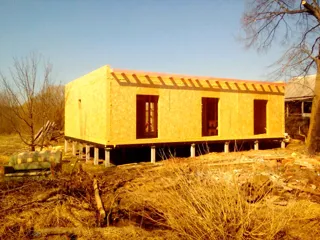 Haus nach Projekt „Mistika - E2.8“, Dorf Kurdumovo: Wandmontage