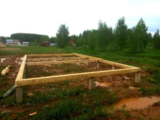 Haus 45 m² nach Projekt „Vivat 2.8“, Siedlung Nekrasovskoe: Fundament und Grundrahmen