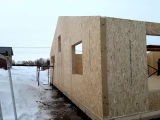 Haus nach individuellem Entwurf, Dorf Popovskaya: Wandmontage