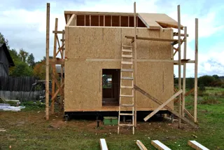 Haus nach Projekt „Alfa“, Siedlung Tonshaevo: Obergeschoss und Dachgeschoss