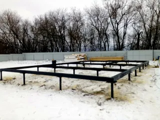 Özel projeye göre ev, Dubrovka köyü: temel ve alt bağlama kirişi