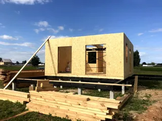 Haus nach Projekt „Karl“, Dorf Malyshevo: Wandmontage
