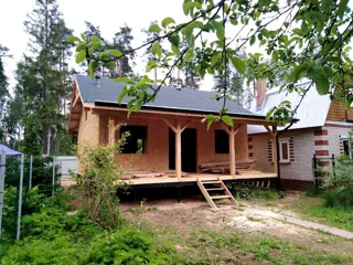 “Vernisazh” projesine göre ev, SNT “Polyana”: çatı