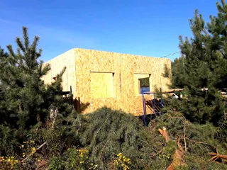Haus nach Projekt „Alfa“, Dorf Bor: Wandmontage