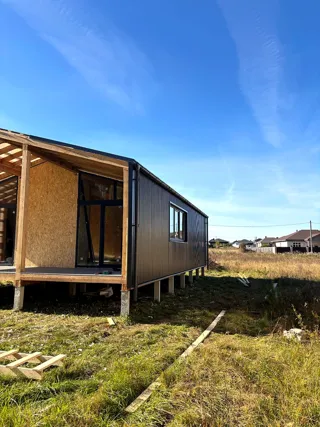 Haus nach individuellem Entwurf, Dorf Stepannikovov: Fenster und Türen