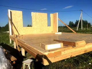 “Slavyanskiy Skit” projesine göre 58 m² ev, Alabukhino köyü: 0 kotunda SIP panel zemin
