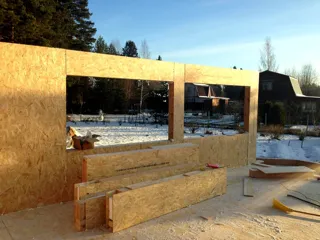 Haus nach individuellem Entwurf, Strunino: Wandmontage