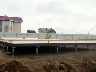Haus nach Projekt „Michigan“, Galich: Fundament und Grundrahmen