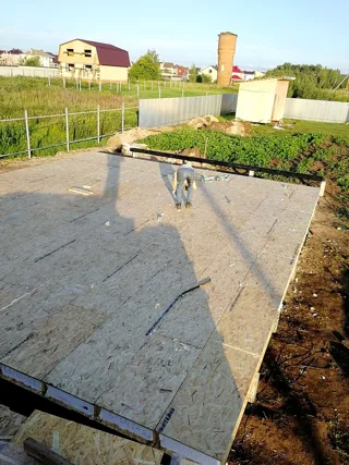 Haus nach individuellem Entwurf, Dorf Kovarditsy: Boden aus SIP-Paneelen auf Höhe 0