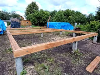 Eingeschossiges Haus nach Projekt „Wiwat“, Rostow Welikij: Fundament und Schwellenrahmen