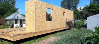 Custom-design house, Rodniki: wall assembly