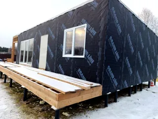 Haus nach individuellem Entwurf, Gebiet Iwanowo: Terrasse und Eingangsbereich