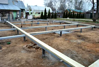 Haus nach Projekt „Minihotel“, Ivanovo: Fundament und Grundrahmen