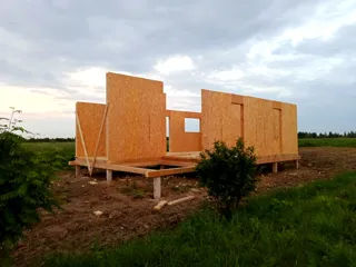 Özel projeye göre 54 m² ev, Zverintsy köyü: duvar montajı