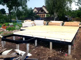 Haus nach individuellem Entwurf, Siedlung Borisoglebskiy: Boden aus SIP-Paneelen auf Höhe 0