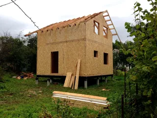 Haus nach Projekt „Alfa“, SNT „Druschba“: Wandmontage