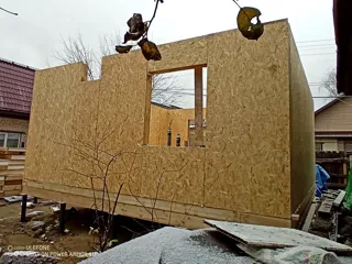 83,37 m² ev, “Avdeevo 2” projesi, Kostroma: duvar montajı