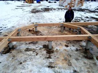 Banja, Projekt „Florida“, Dorf Balabanovo: Fundament und Bodenrahmen