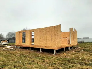 Haus nach Projekt „Barnhouse 76.1“, Rybinsk: Wandmontage