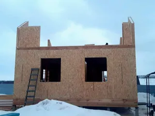Haus nach Projekt „Vilnius“, Dorf Chernukha: Wandmontage