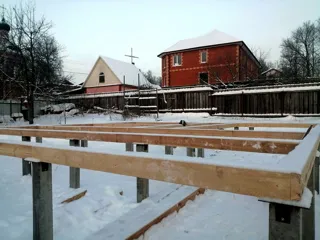 Haus nach individuellem Projekt, Domodedovo: Fundament und Grundrahmen