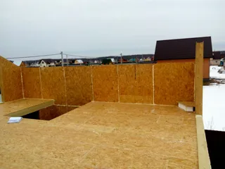 Haus nach Projekt „Sefir“, Siedlung Dubna: Wandmontage