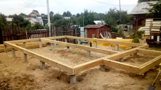 “Zareçe” projesine göre 104 m² yazlık ev, Ivanovo: temel ve alt bağlama kirişi