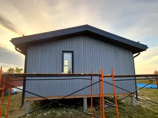 Haus nach Projekt „Chalet 45“, Gebiet Kostroma: Fassadenverkleidung