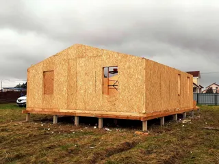 Haus nach Projekt „Barnhouse 76.1“, Rybinsk: Wandmontage