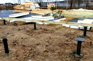 Haus nach Projekt „Slatoust“, Gebiet Moskau: Fundament und Grundrahmen