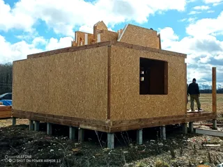 Özel projeye göre 96 m² ev, Konokhovo köyü: duvar montajı