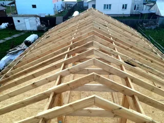 Custom-design house, Pervyy settlement: roofing