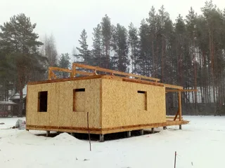 Haus nach individuellem Entwurf, Region Twer: Wandmontage