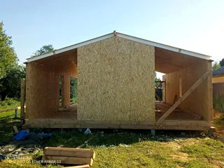 Haus nach individuellem Entwurf, Dorf Aprakisino: Wandmontage