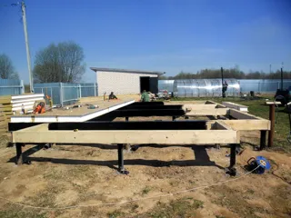 Haus nach Projekt „Ermak“, Dorf Vasilevo: Fundament und Grundrahmen