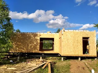 Haus nach Projekt „Mistika E“, Region Tula: Wandmontage