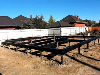 Haus nach Projekt „Majak“, Dorf Verkhnee Myachkovo: Fundament und Grundrahmen