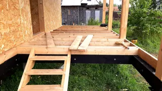 Garage, Projekt „Saretsche“, Dorf Chirikovo: Terrasse und Eingangstreppe