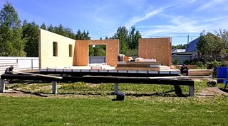 Haus nach Projekt „Mistika - S2.8“, Dorf Kukarino: Wandmontage